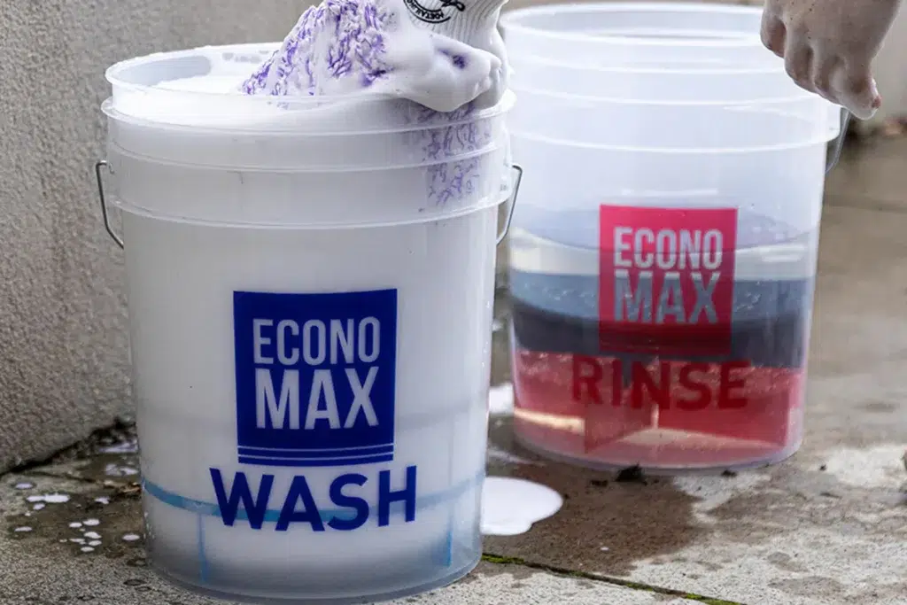 two bucket car wash method using wash and rinse buckets