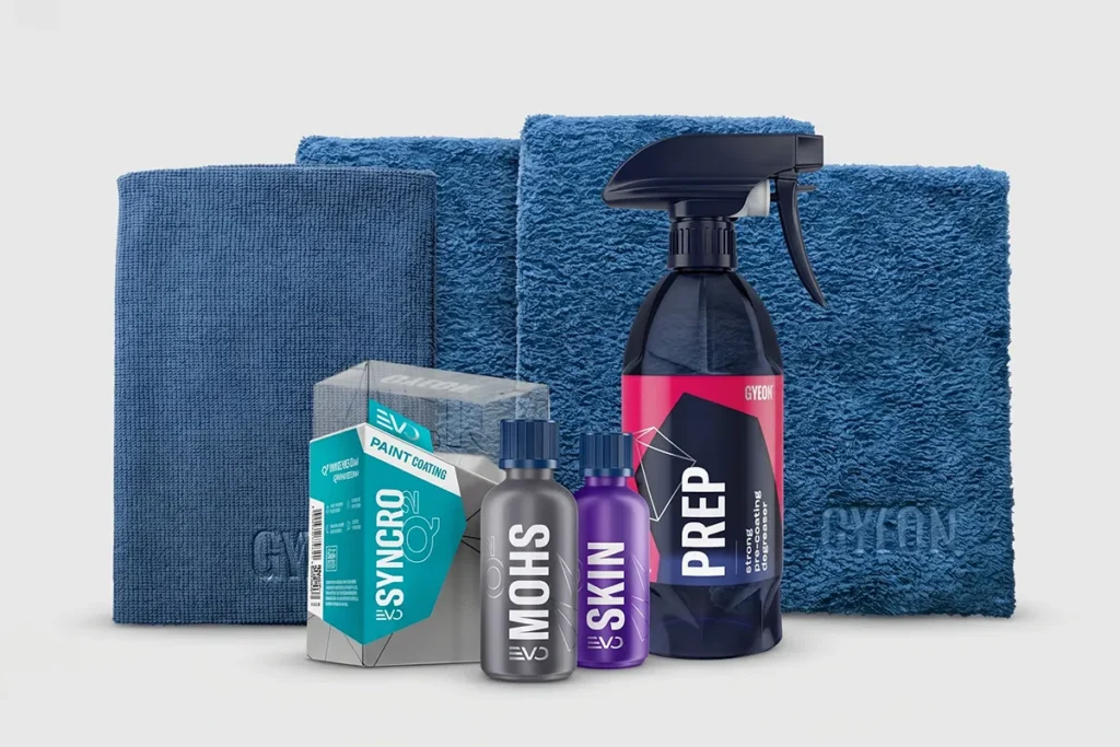 Gyeon Q2 Syncro EVO Light Prep and Seal Kit showing Mohs EVO base coat, Skin EVO topcoat, Q2M Prep degreaser spray and branded microfibre towels