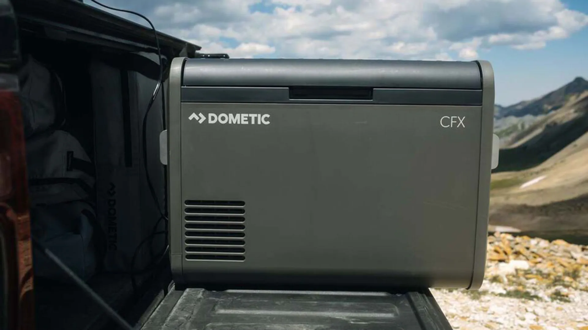 dometic-cfx5-55-side-profile-4wd-tray Side profile of the Dometic CFX5 55 fridge freezer mounted in a 4WD tray