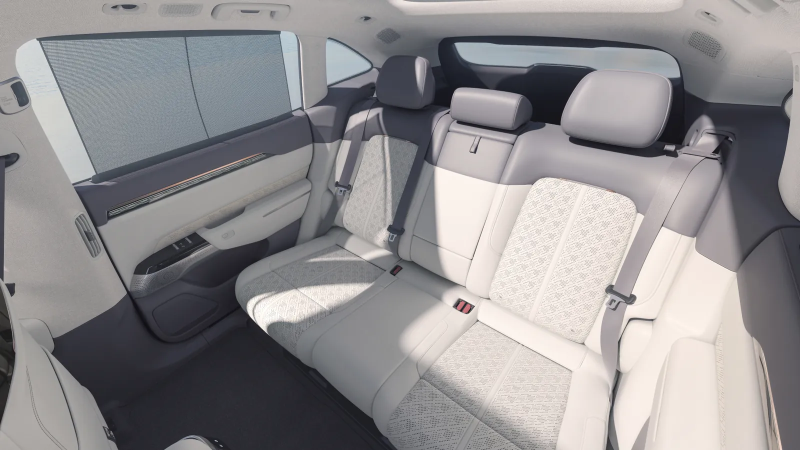 Zeekr 7X rear seats in light upholstery with powered sunshade on the rear door window