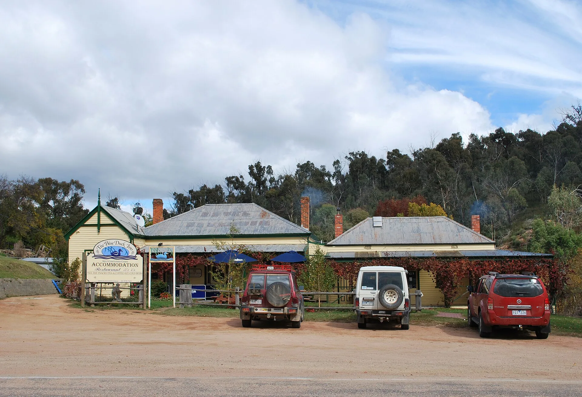 The historic Blue Duck Inn at Anglers Rest on the Omeo Highway, with four-wheel drives parked out front in 2011