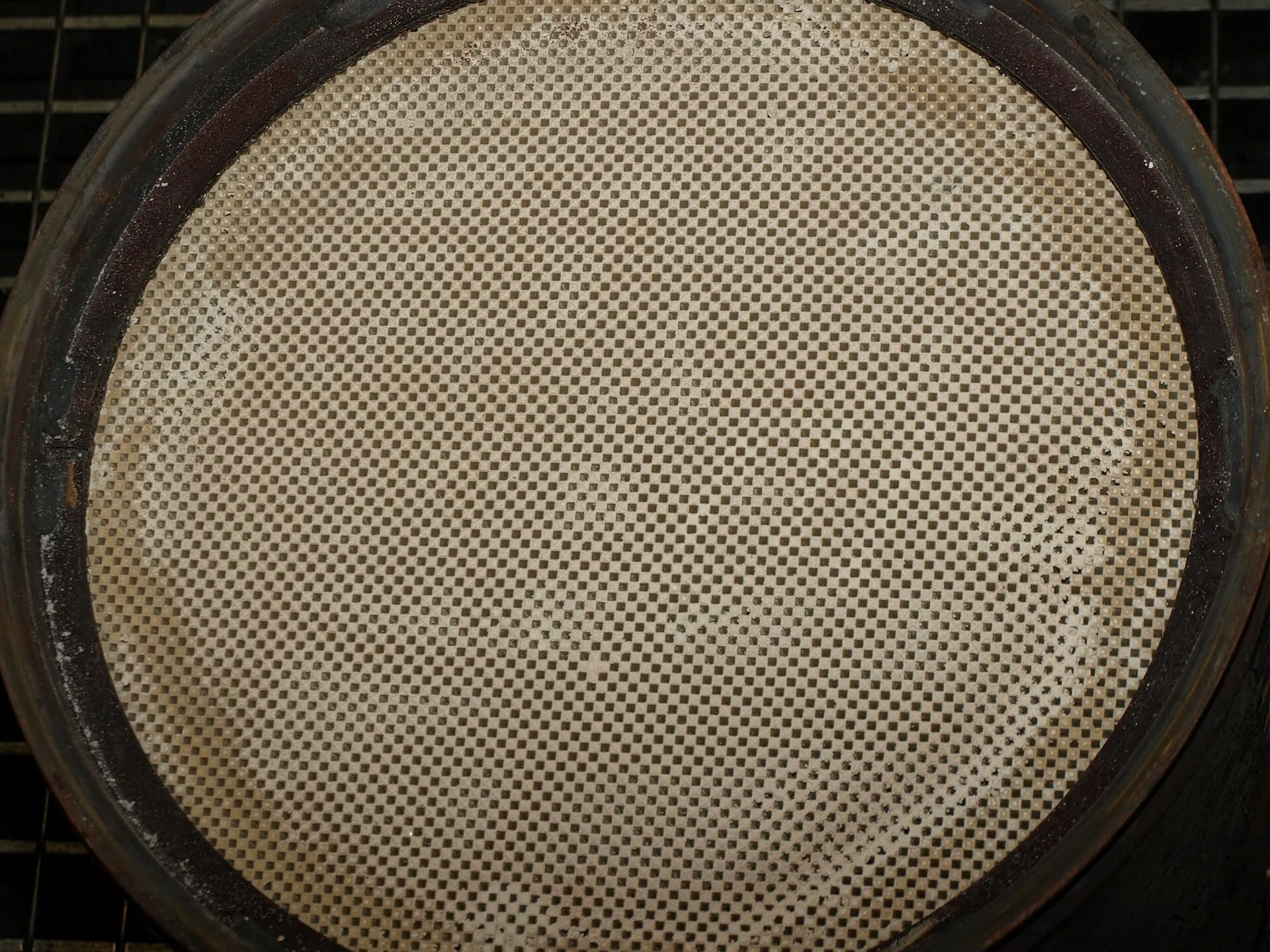 Honeycomb face of a cordierite diesel particulate filter after cleaning, showing the blocked alternate channels