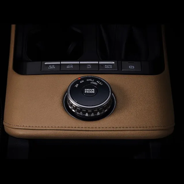 Super Select 4WD-II and drive mode dial on the centre console of the 2027 Mitsubishi Pajero